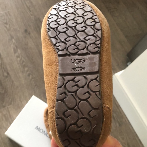 Ugg size 6 very good condition like new - Picture 2 of 3